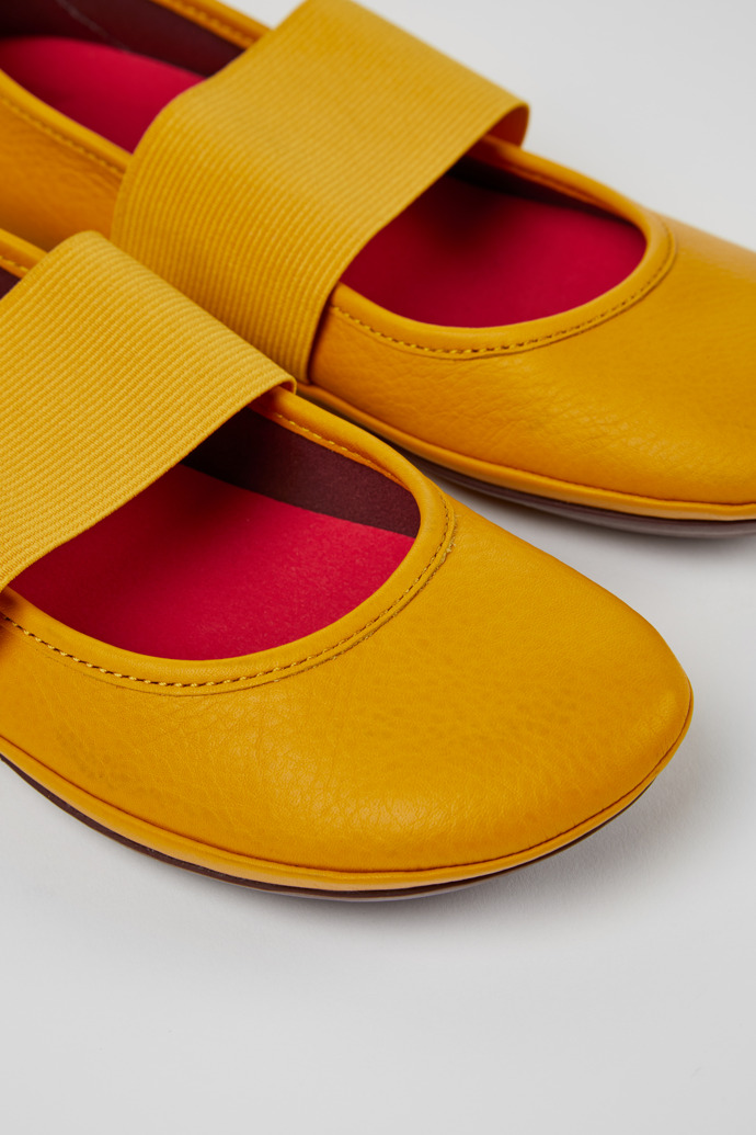 Close-up view of Right Yellow leather ballerina flats for women