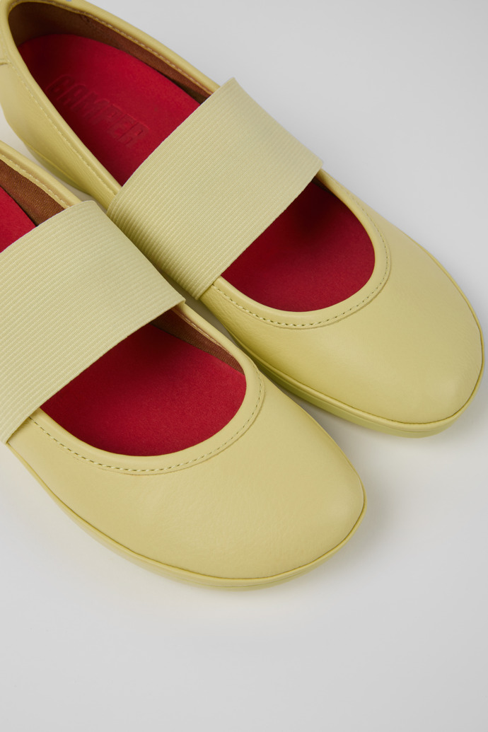 Close-up view of Right Yellow Leather Ballerina for Women.