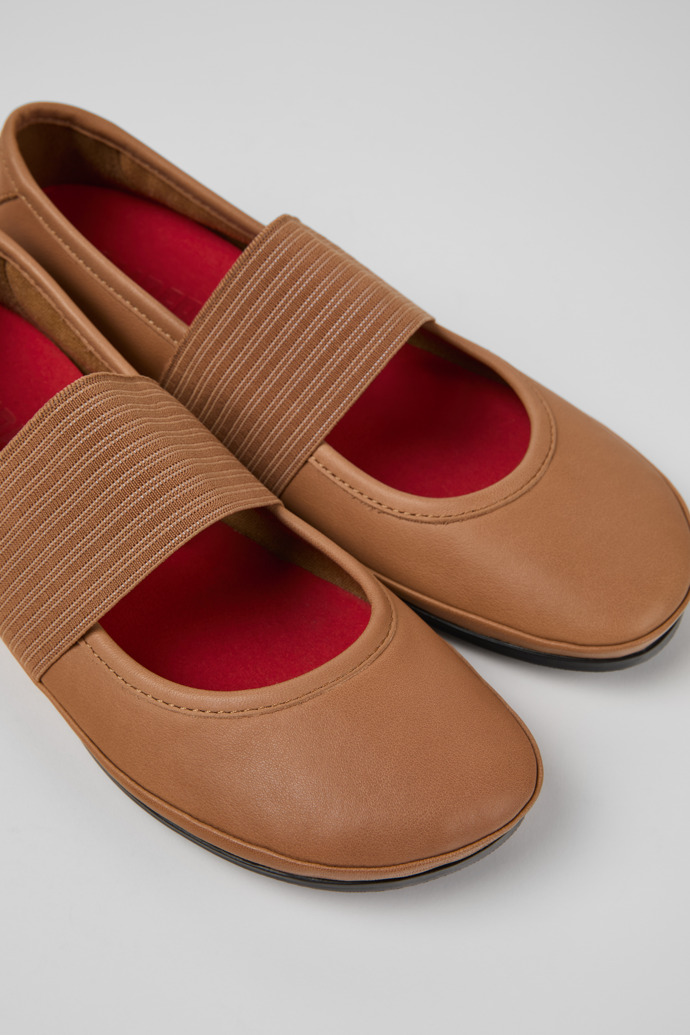 Close-up view of Right Nude Leather Ballerinas for Women.