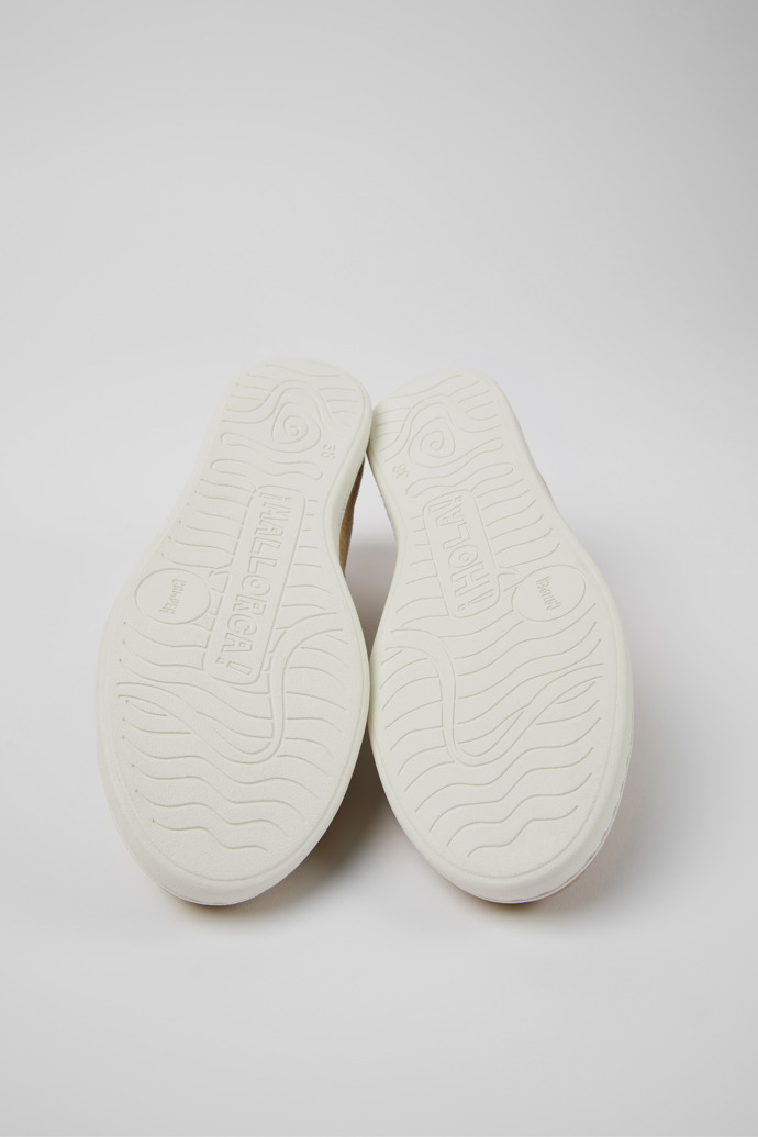The soles of Uno Beige sneaker for women