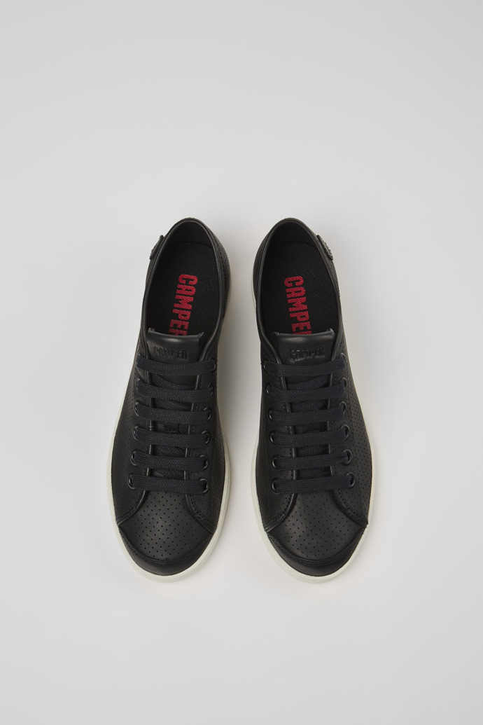 Uno Sneaker negra para mujer