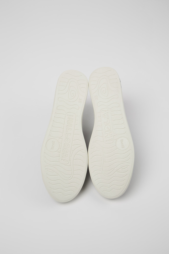 The soles of Uno Black Sneaker for Women