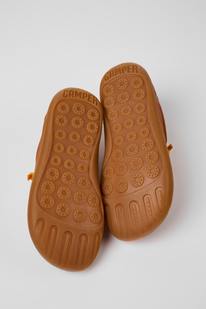 The soles of Peu Brown leather shoes for kids