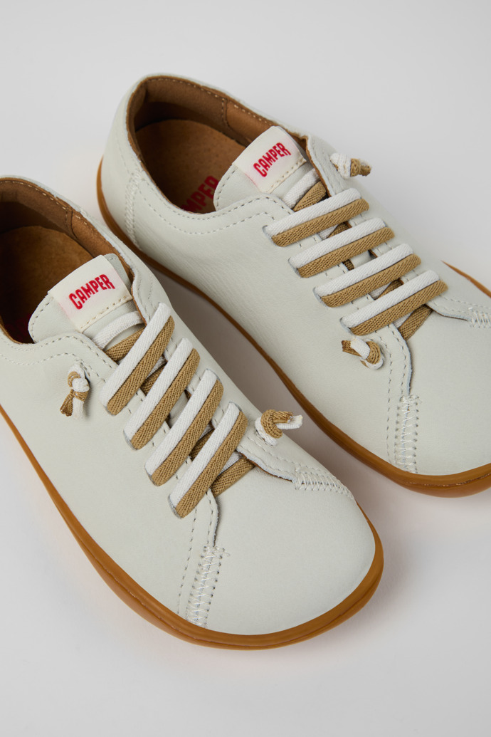 Peu Weiße Lederschuhe für Kinder.