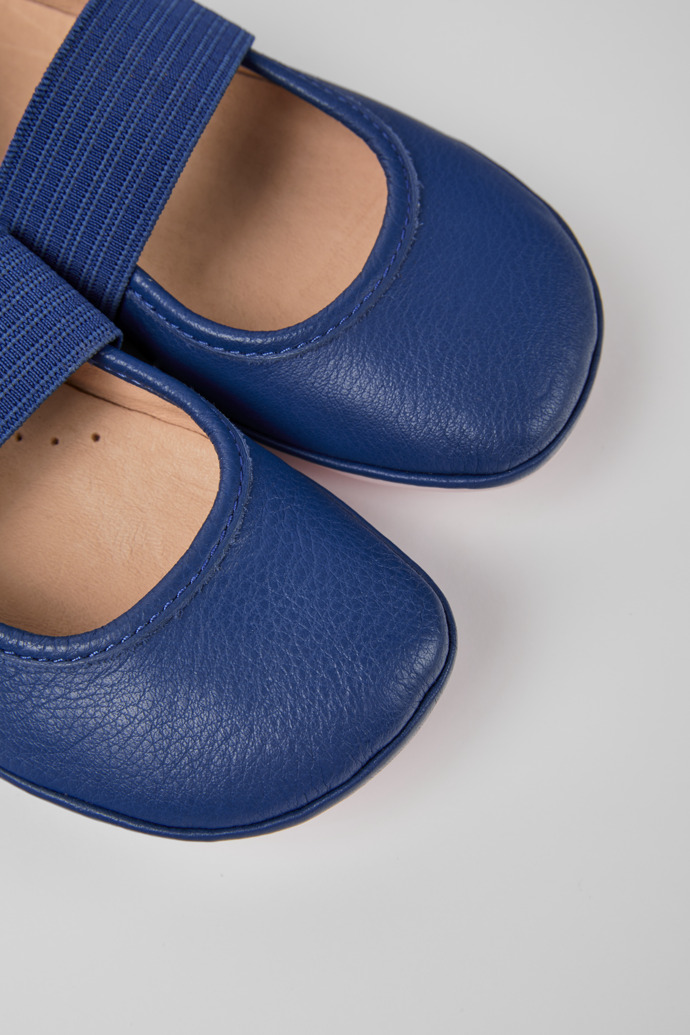 Close-up view of Right Blue leather ballerinas for girls