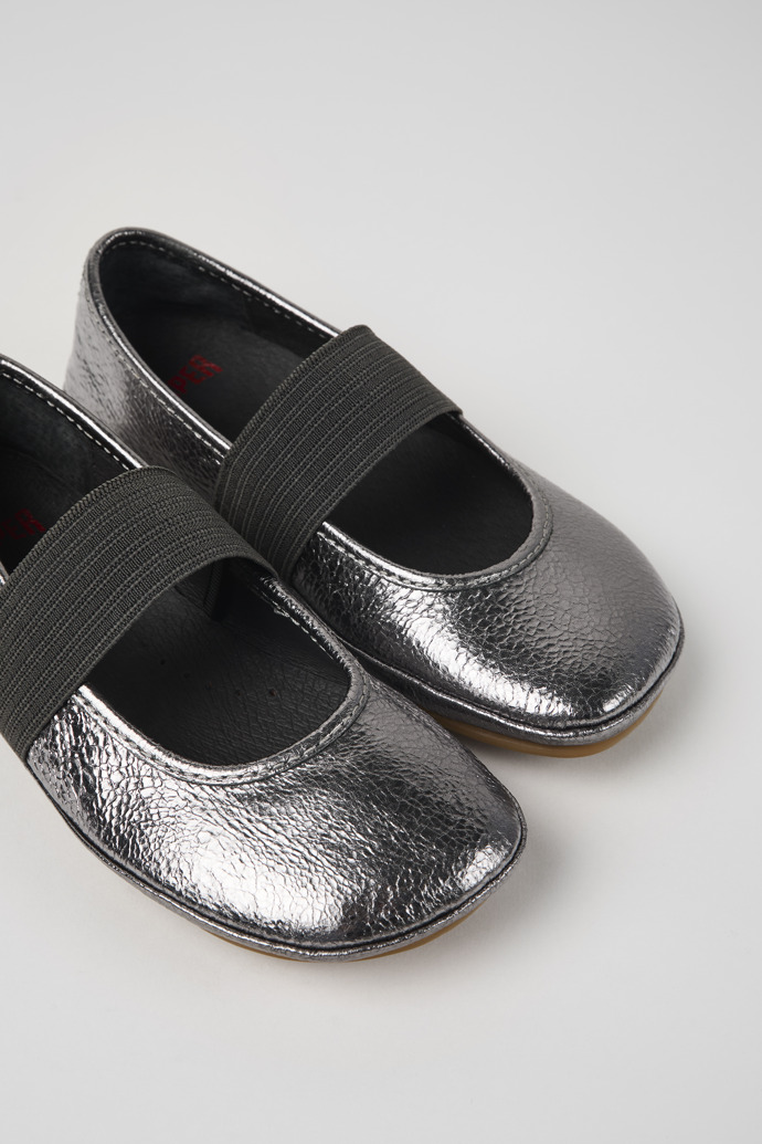 Close-up view of Right Metallic grey leather ballerinas for kids