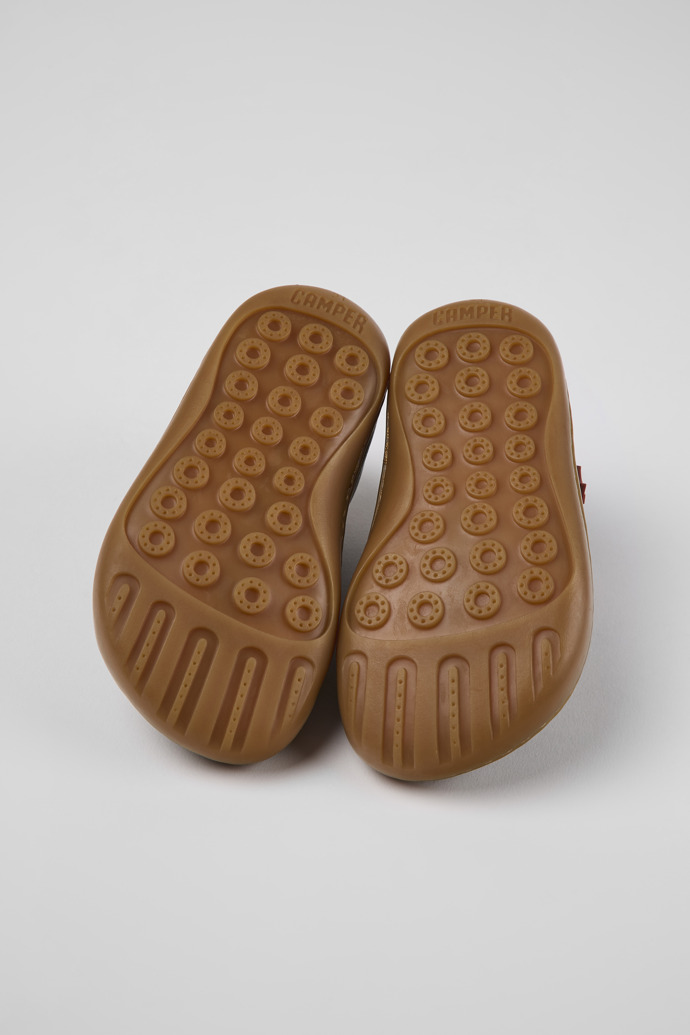 The soles of Peu Brown leather shoes for kids