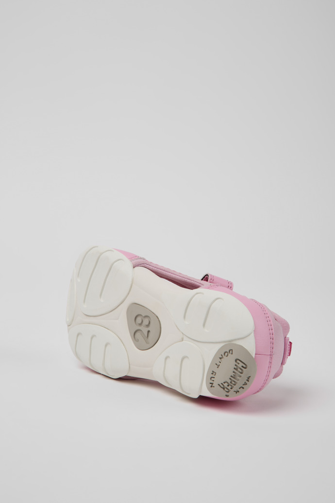 The soles of Ous Pink sandals for kids