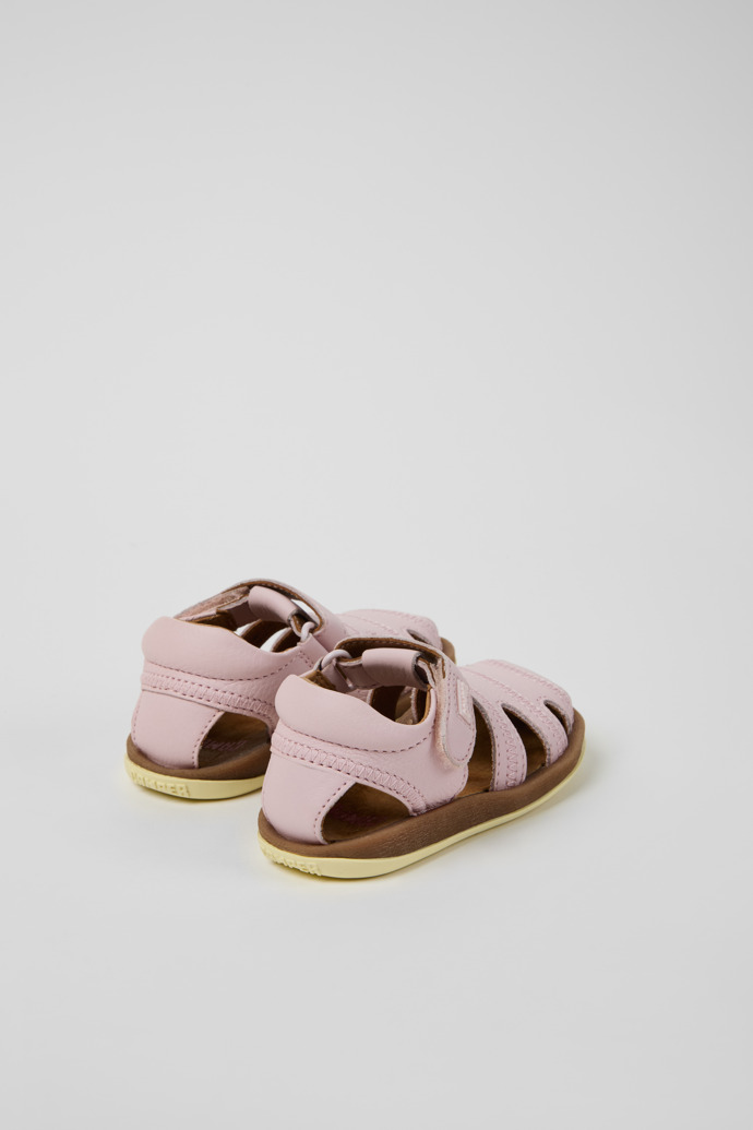 Bicho Sandales fermées en cuir rose pour enfants.