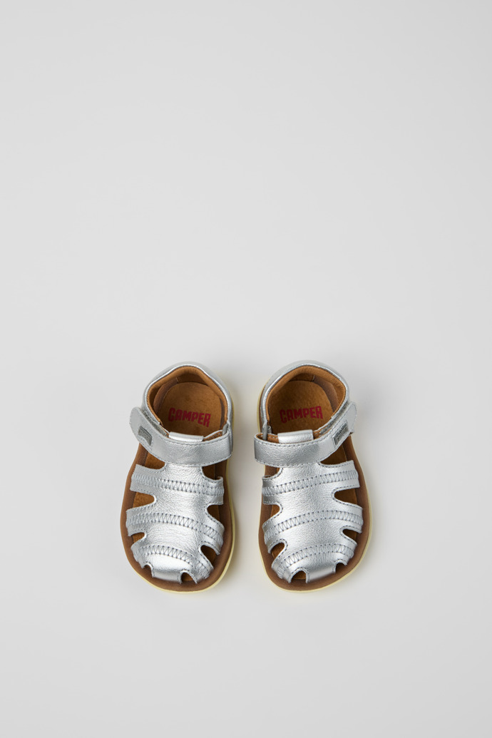 Bicho Sandales fermées en cuir gris pour enfants.