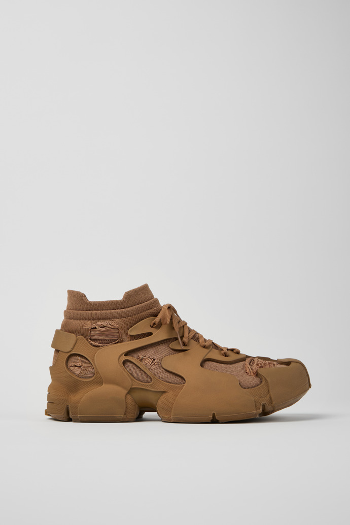 Side view of TOSSU BROWN