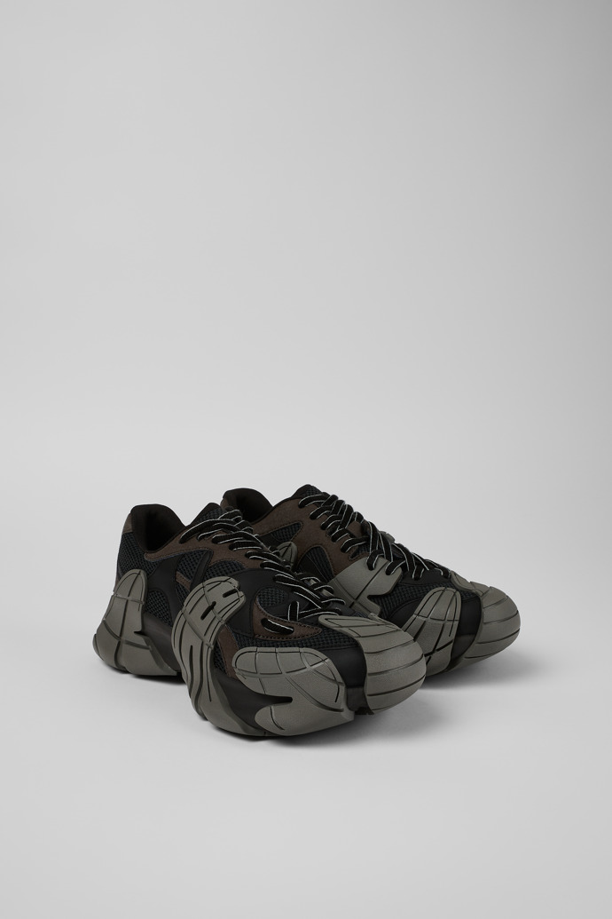 Front view of Tormenta Black and gray sneakers