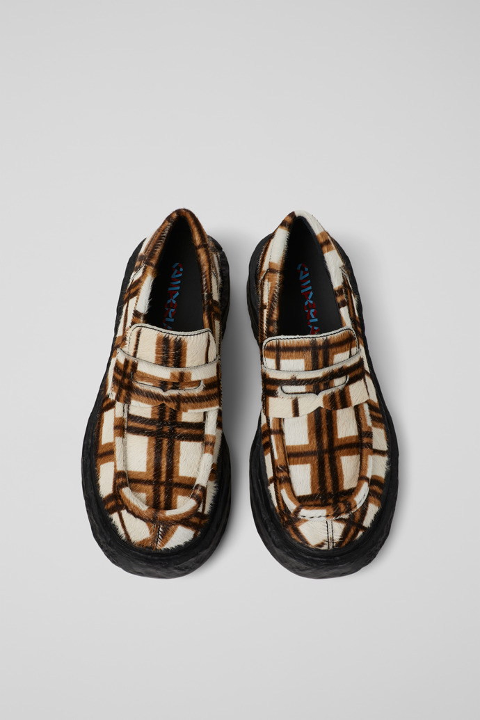 CAMPERLAB VAMONOS Mocasines en blanco roto y marrón de tartán de piel con pelo