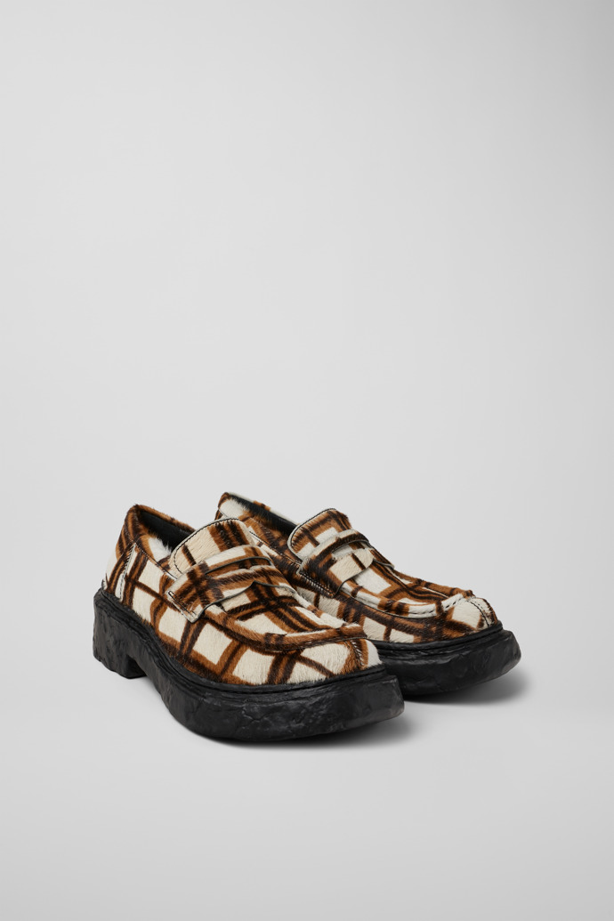 CAMPERLAB VAMONOS Mocasines en blanco roto y marrón de tartán de piel con pelo
