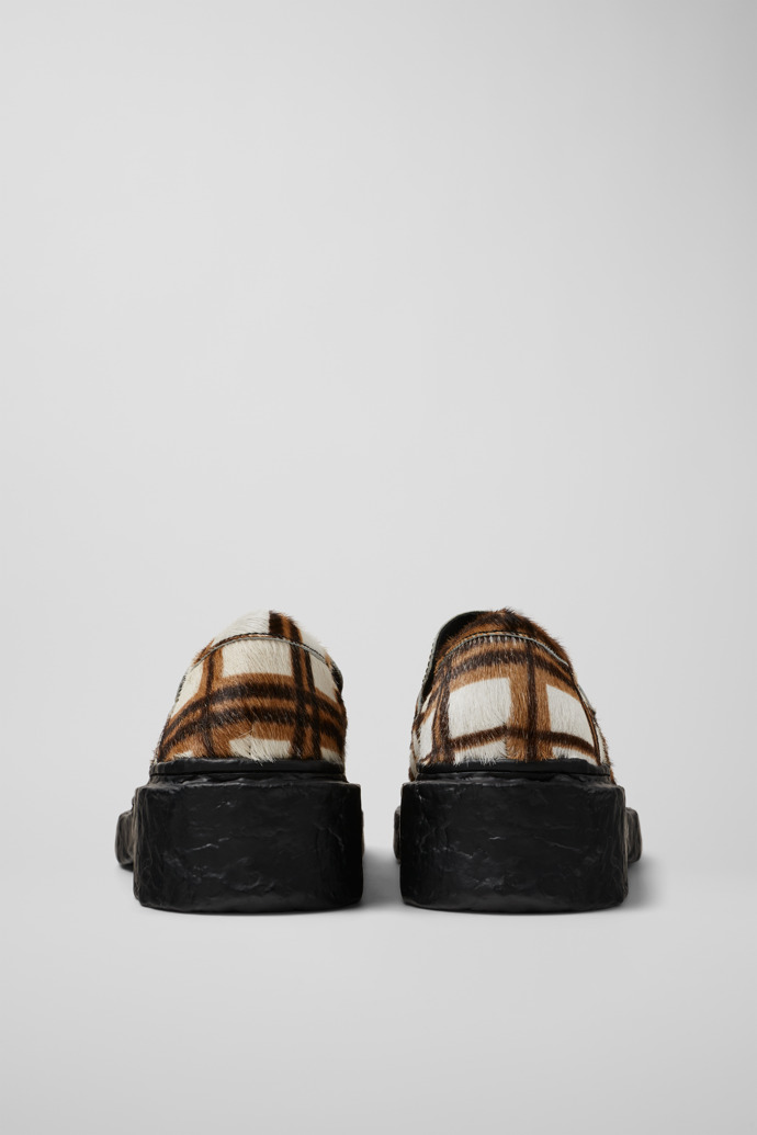 CAMPERLAB VAMONOS Mocasines en blanco roto y marrón de tartán de piel con pelo