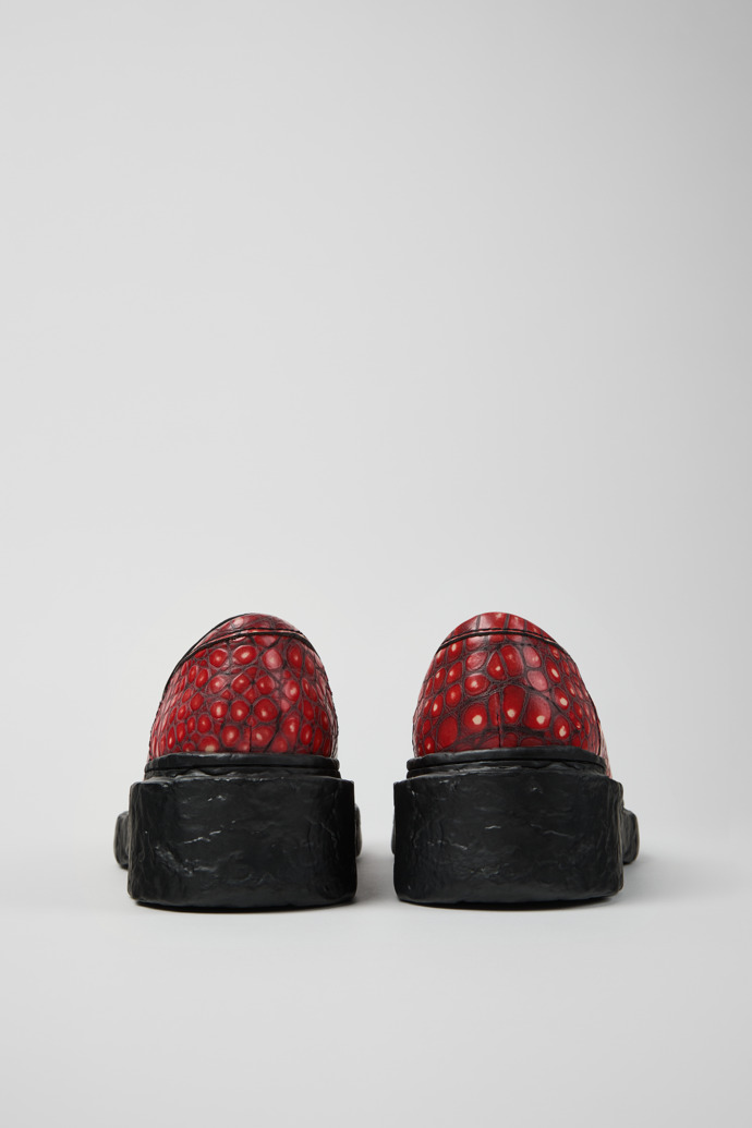 Back view of VAMONOS RED