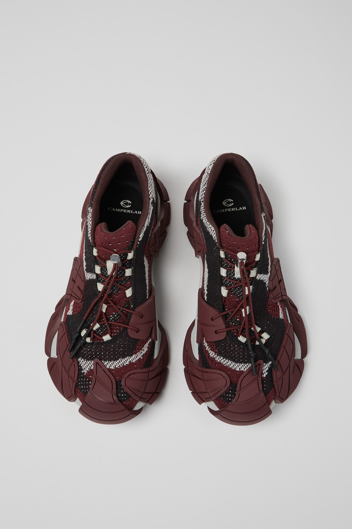 Overhead view of TORMENTA BURGUNDY-GRAY