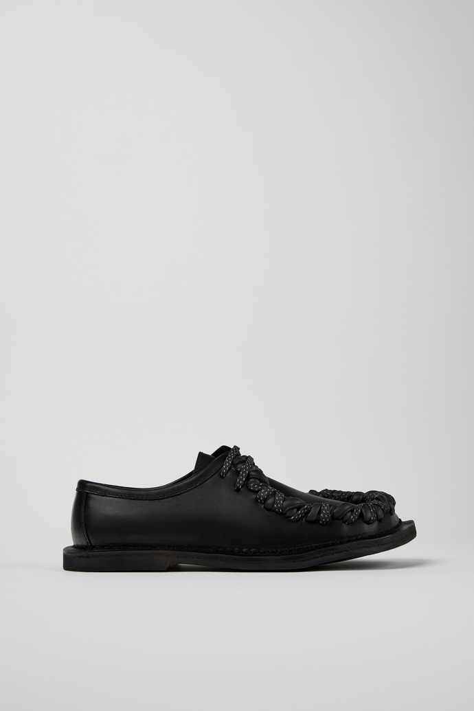 Side view of EKI BLACK