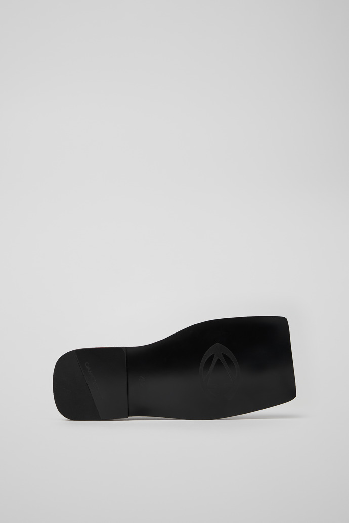 The soles of MENOSMAL BLACK-ORANGE