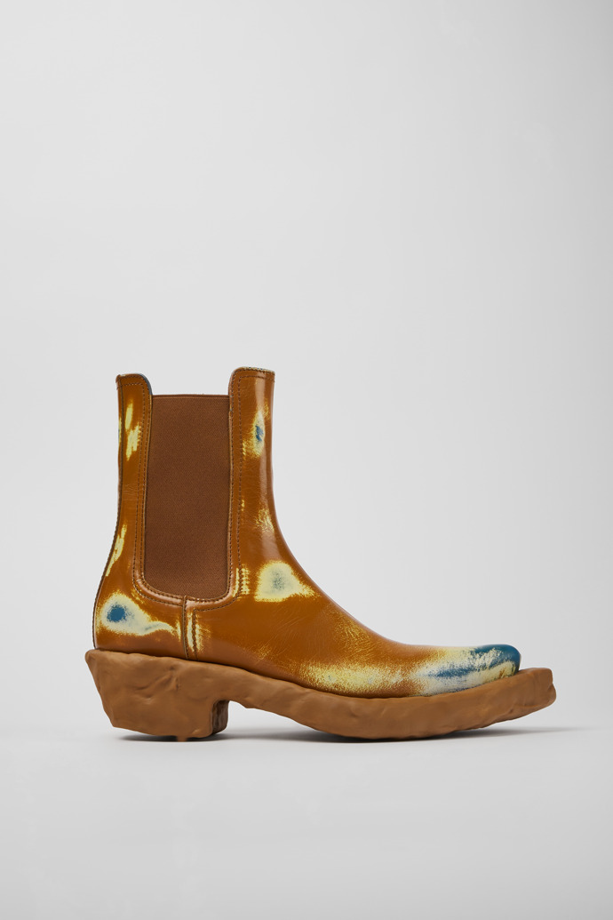 Image of Side view of Venga Three-toned brushed leather boots