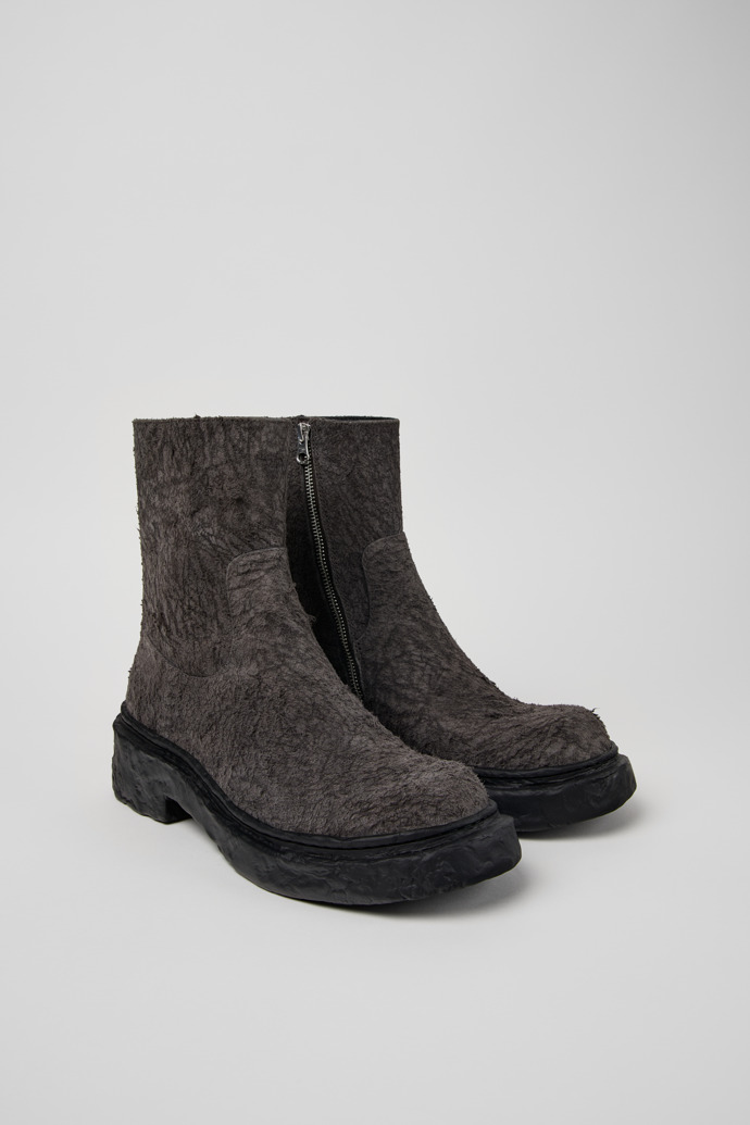 Front view of Vamonos Gray Nubuck Boots