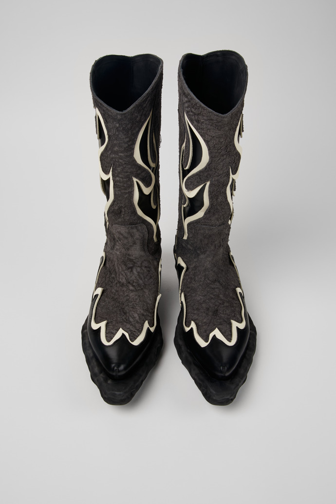 Overhead view of Venga Black and Gray Leather and Nubuck Boots