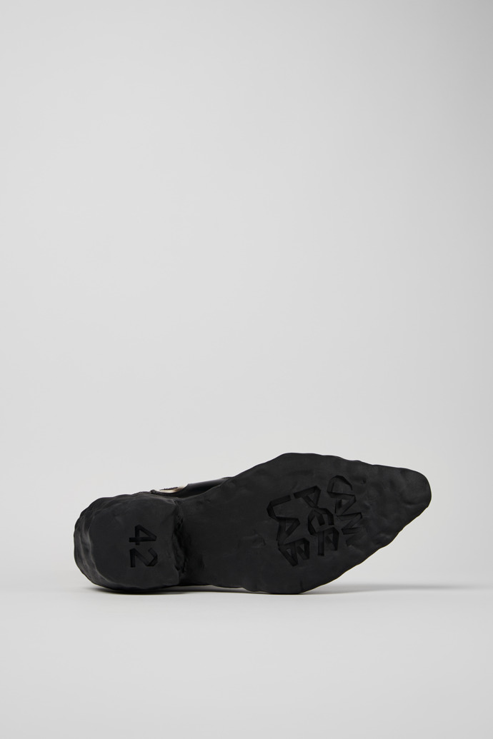 The soles of Venga Black and Gray Leather and Nubuck Boots