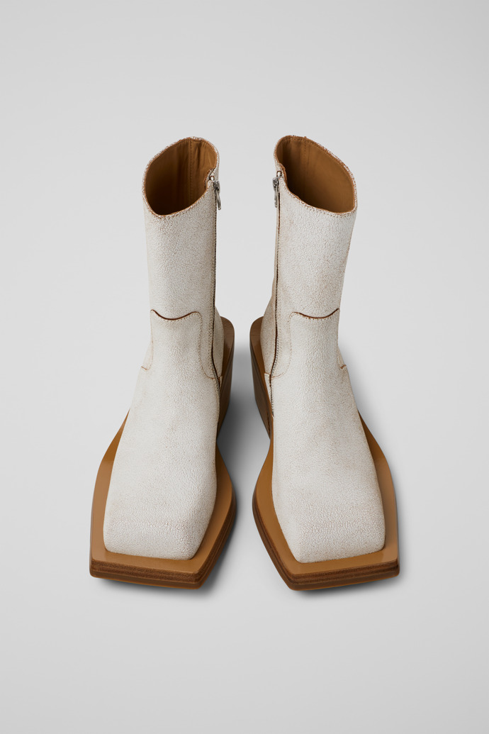 CAMPERLAB QUETAL Witte laars van craquelélook leer