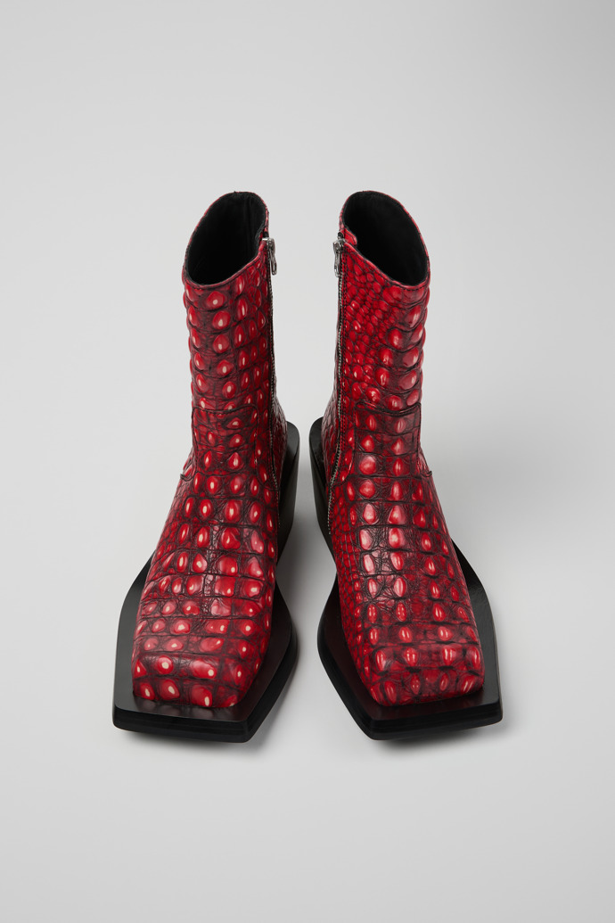 Overhead view of QUETAL RED