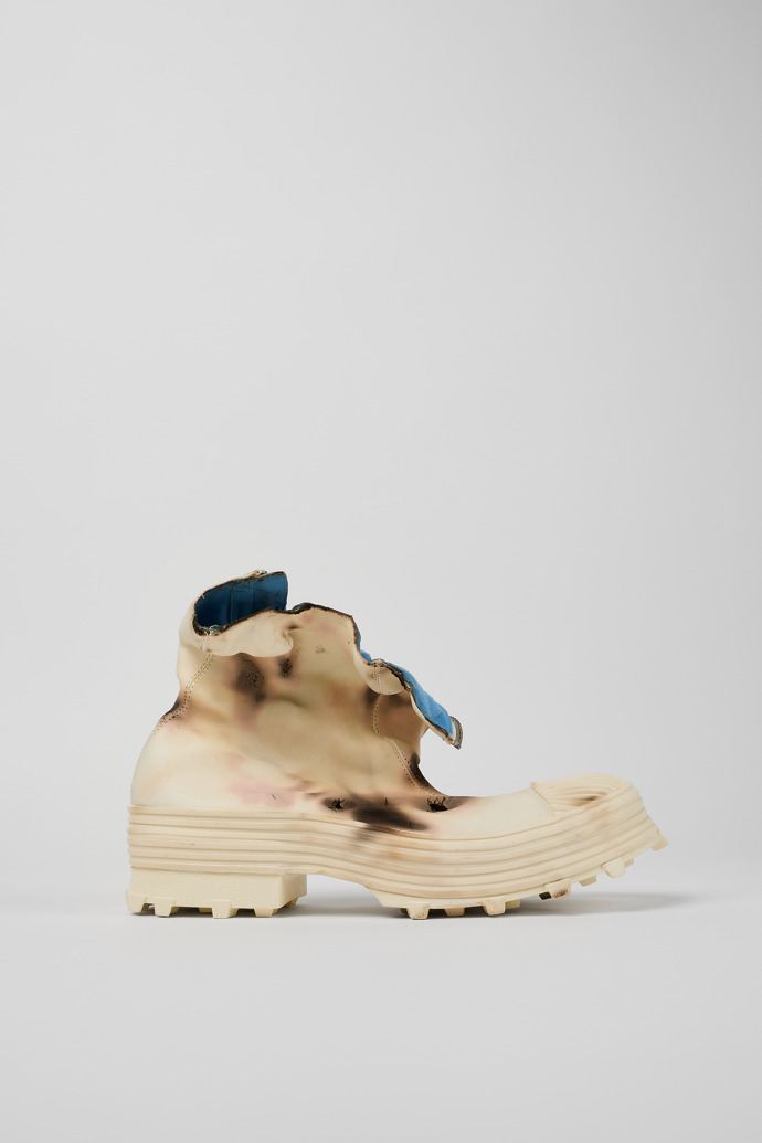 Side view of Traktori x Róisín Murphy #2 Customized white leather boots