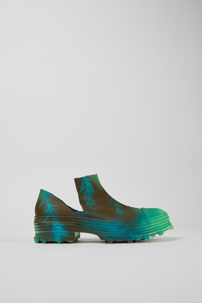 Side view of Traktori x Medea #10 Customized white leather boots