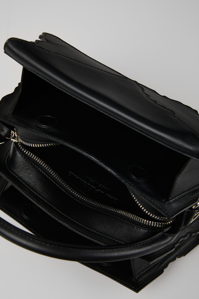 CAMPERLAB BAGS Bolso negro de piel tipo acordeón para el hombro