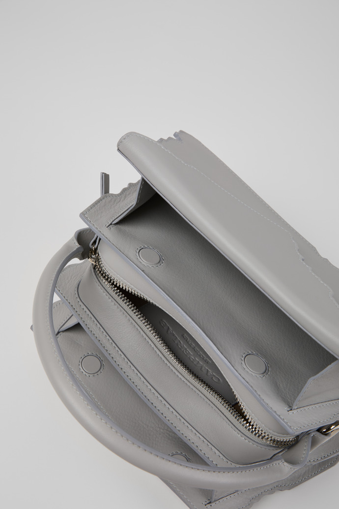 HANURI Bolso de hombro acordeón de piel gris