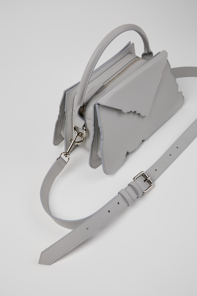 HANURI Bolso de hombro acordeón de piel gris