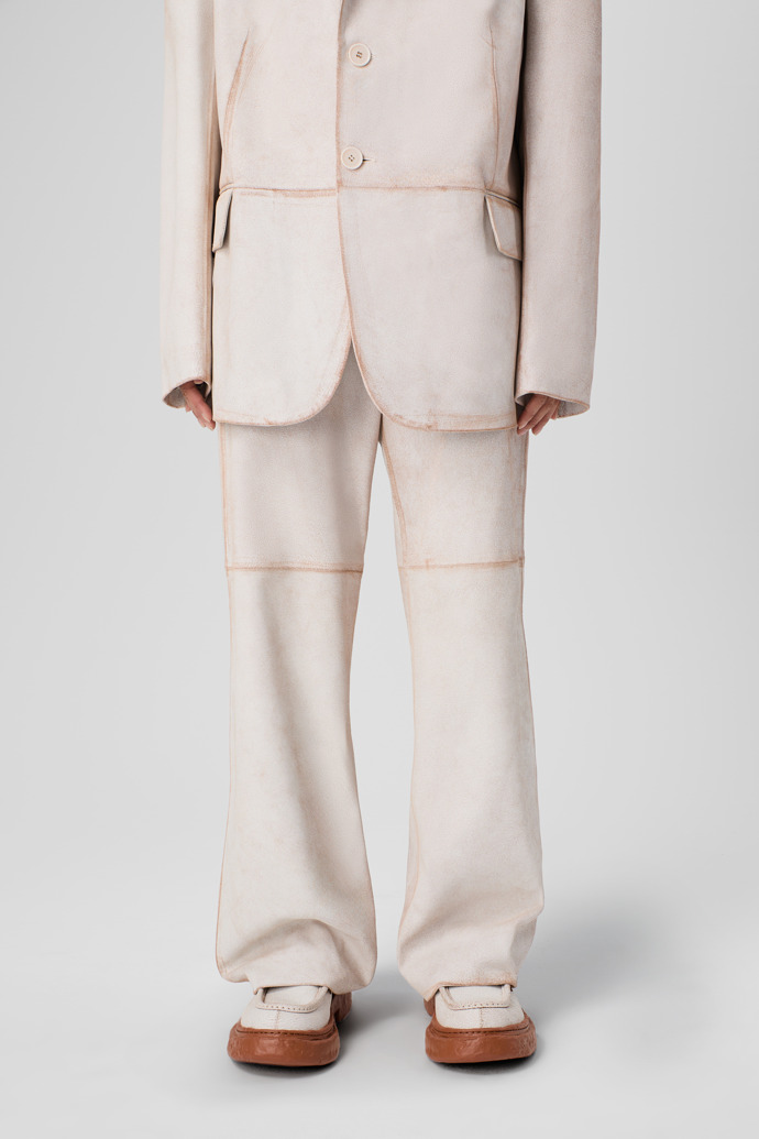 CAMPERLAB LEATHER Pantalón blanco de piel cuarteada