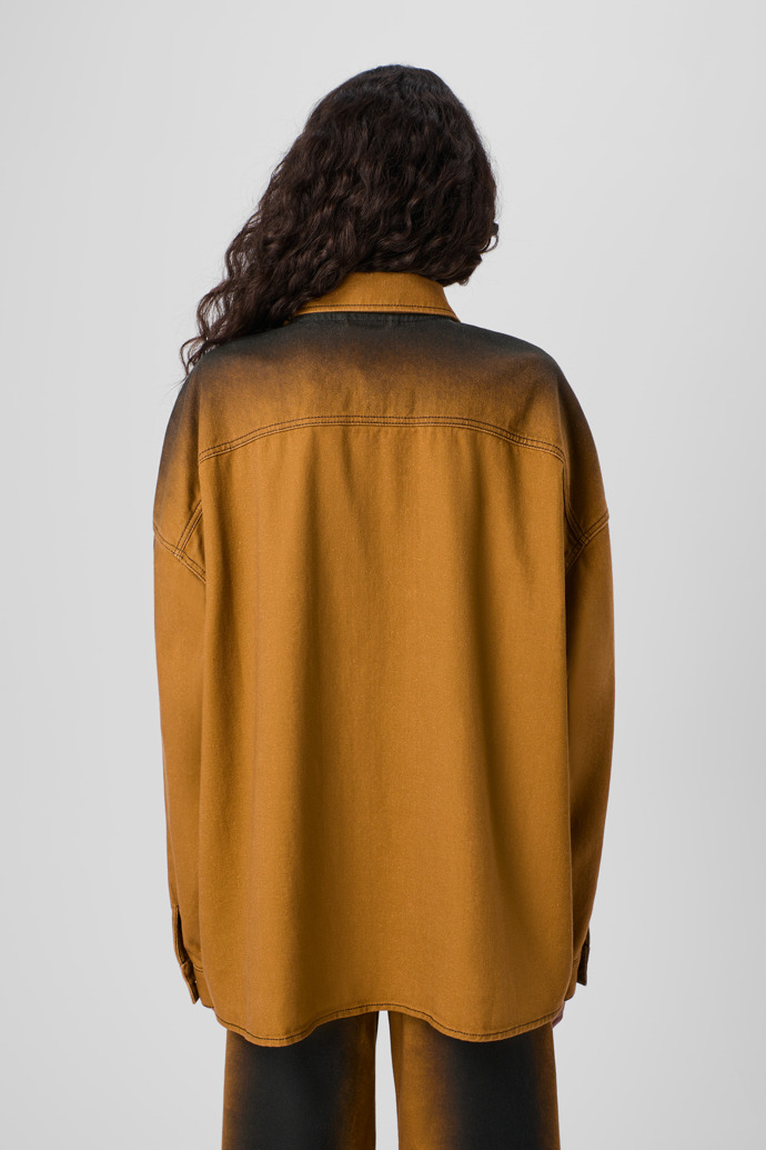 CAMPERLAB DENIM Camisa de tela vaquera terracota con estampado de efecto espray