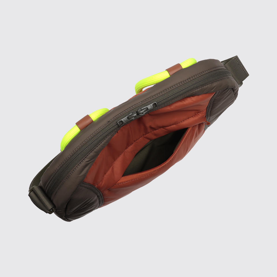 The sole of Unatz Unatz SHOULDER BAG
