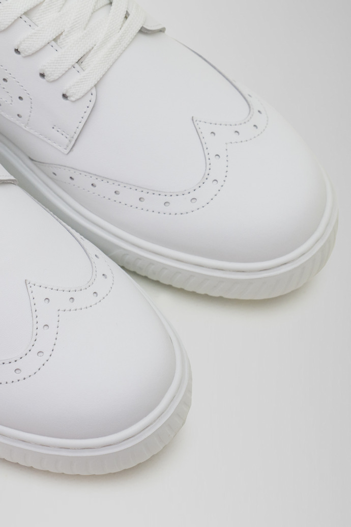 Close-up view of Birdie White  leather golf sneakers