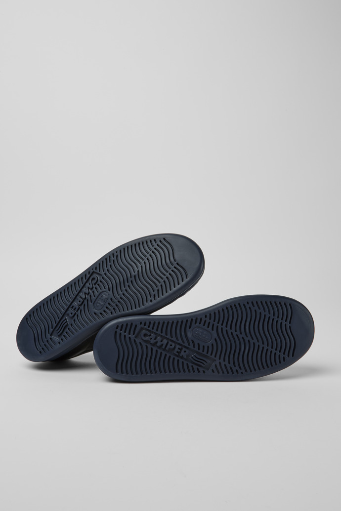 The soles of Runner Black Sneakers for Men