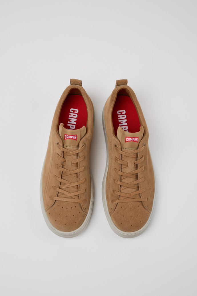 Runner Baskets en nubuck marron pour homme.