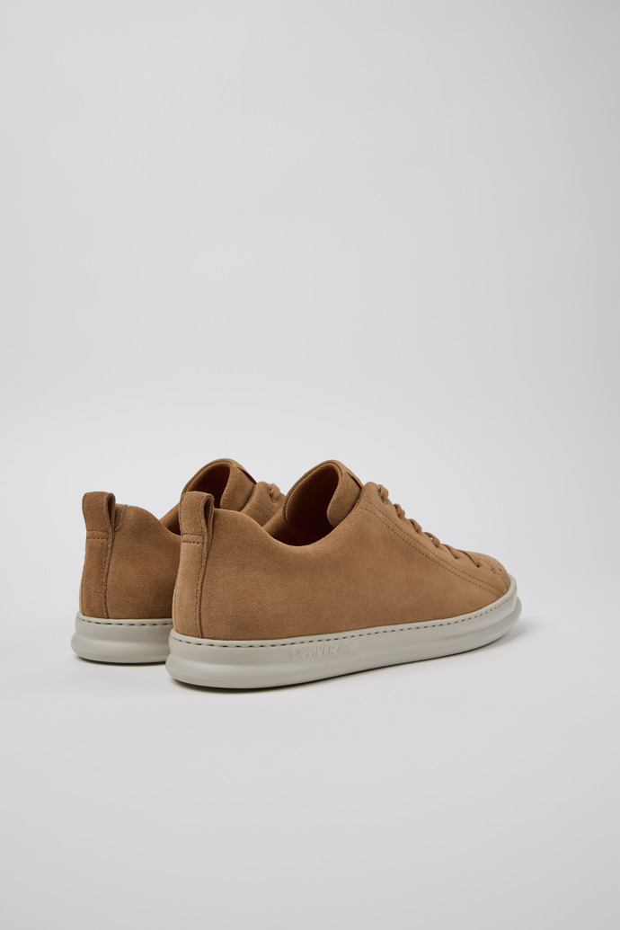 Runner Baskets en nubuck marron pour homme.