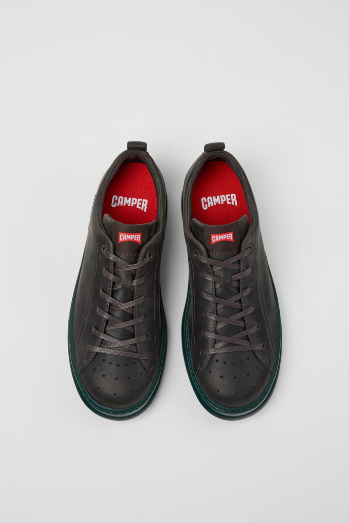 Runner Sneakers grises de nobuk para hombre.