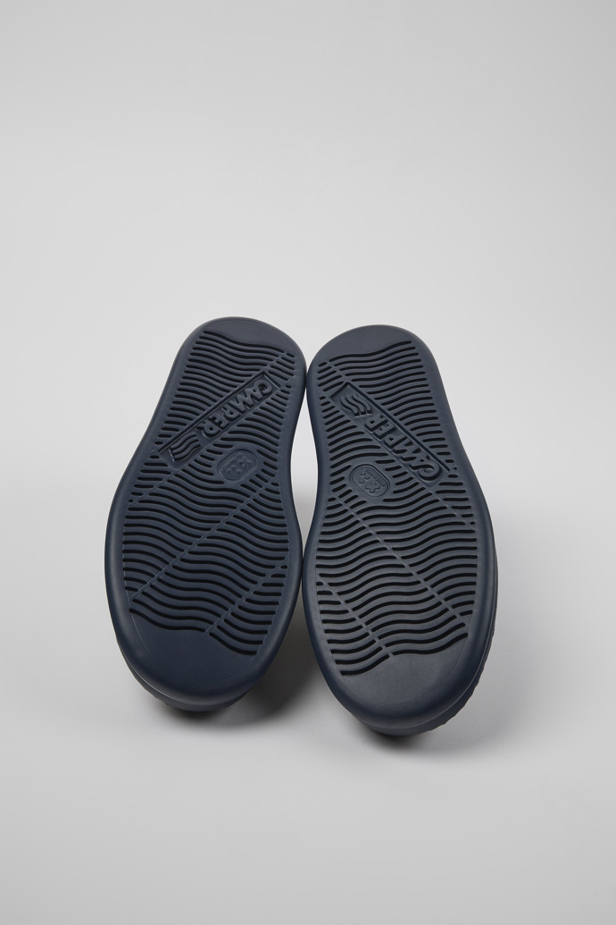 The soles of Runner Gray nubuck sneakers for men