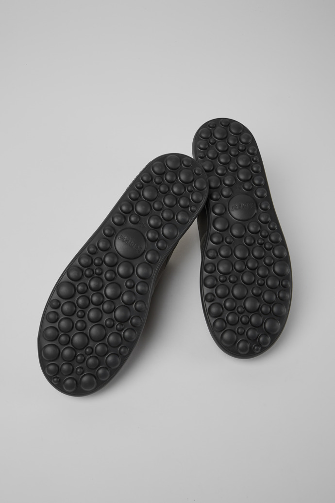 The soles of Pelotas XLite Sporty grey sneaker for men