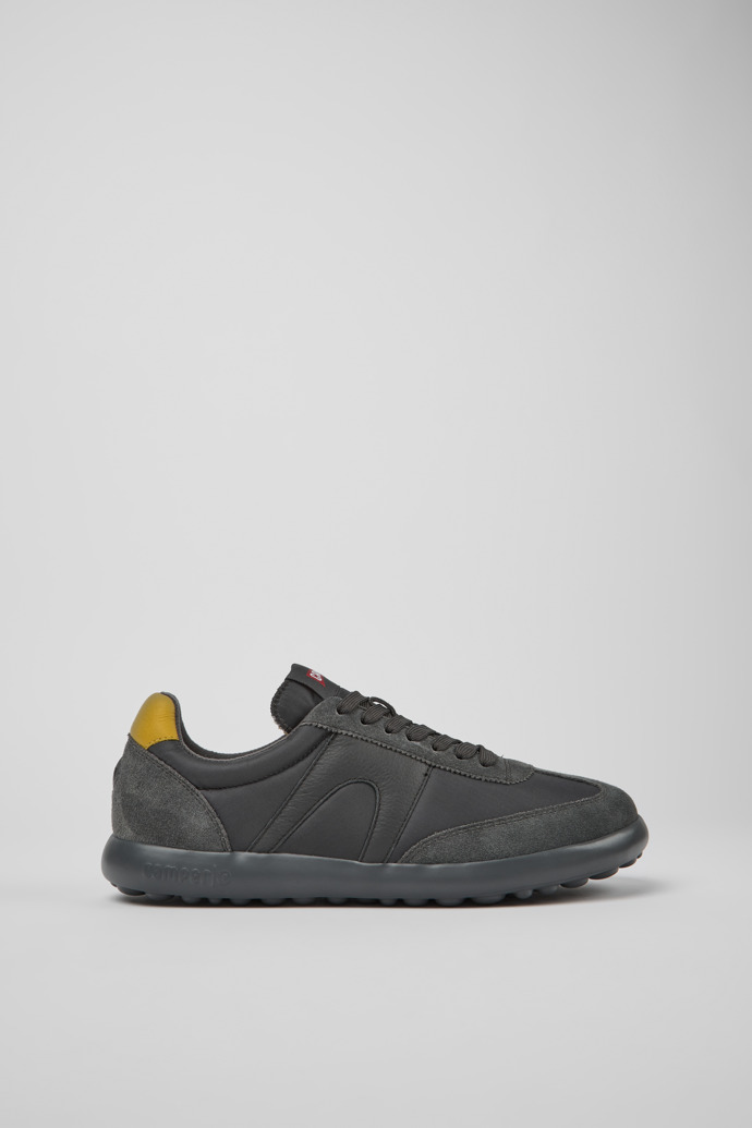 Side view of Pelotas XLite Gray and yellow sneakers for men