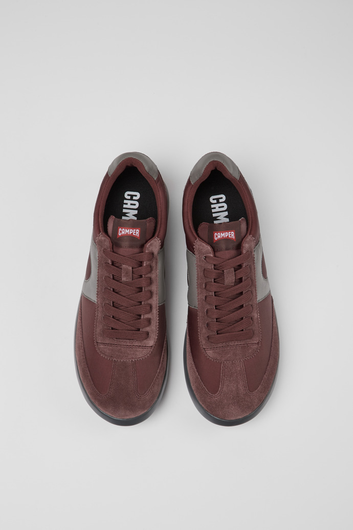 Overhead view of Pelotas XLite Burgundy and gray sneakers for men