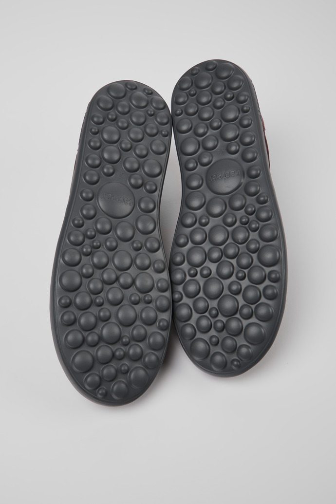 The soles of Pelotas XLite Burgundy and gray sneakers for men