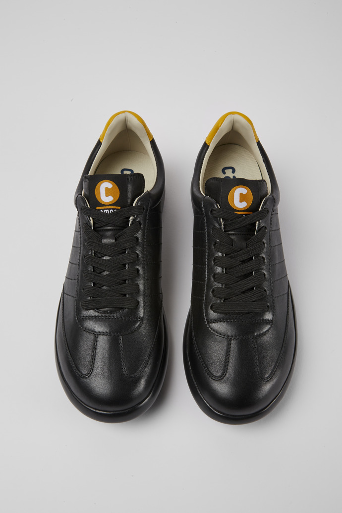 Pelotas XLite Erkek için siyah deri spor ayakkabı modelin üstten görünümü