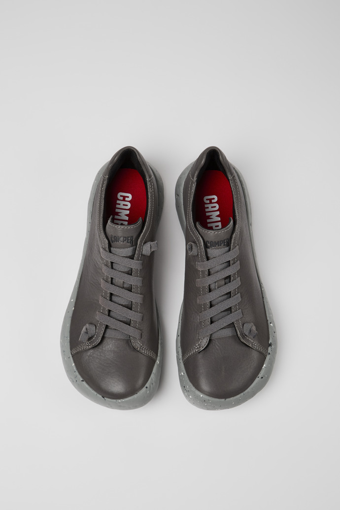 Overhead view of Peu Stadium Gray responsibly raised leather sneakers for men