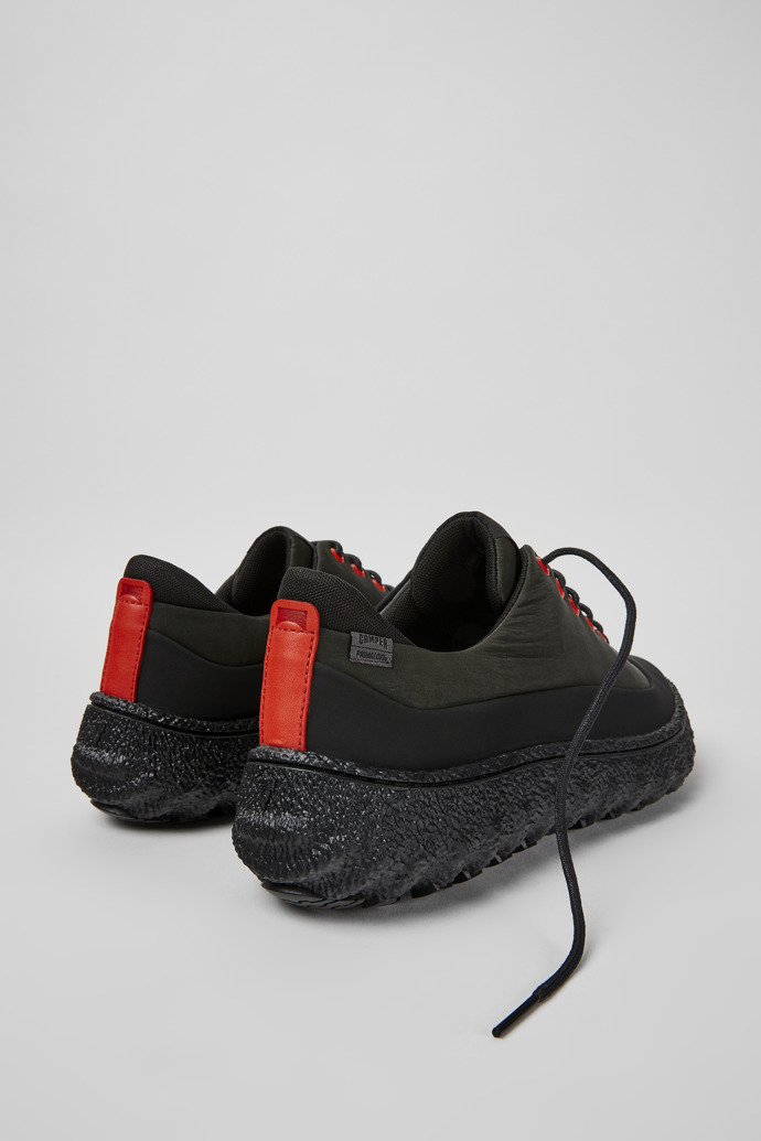 Ground Zapatos de tejido reciclado en color negro y gris
